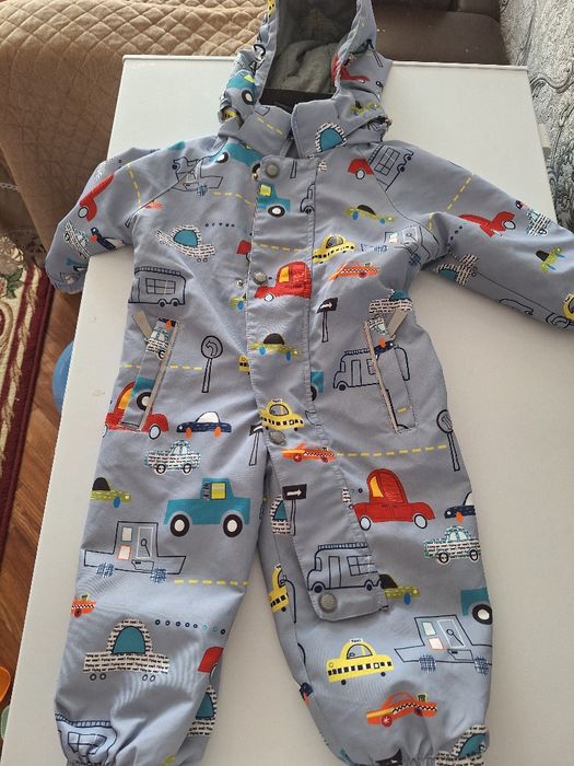 Продам детский комбинезон весна