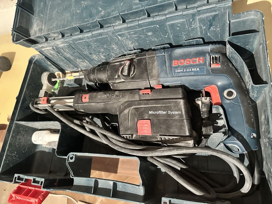 Перфаратор Bosch с  пылысосом