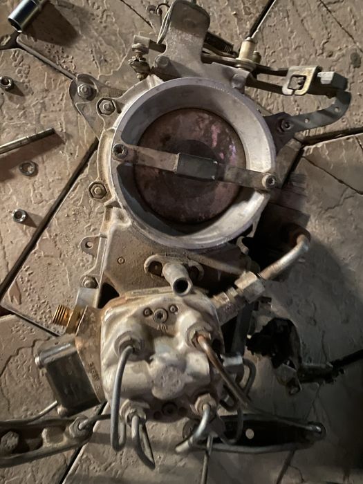 Мерседес 102 мотор КЕ-Джетроник