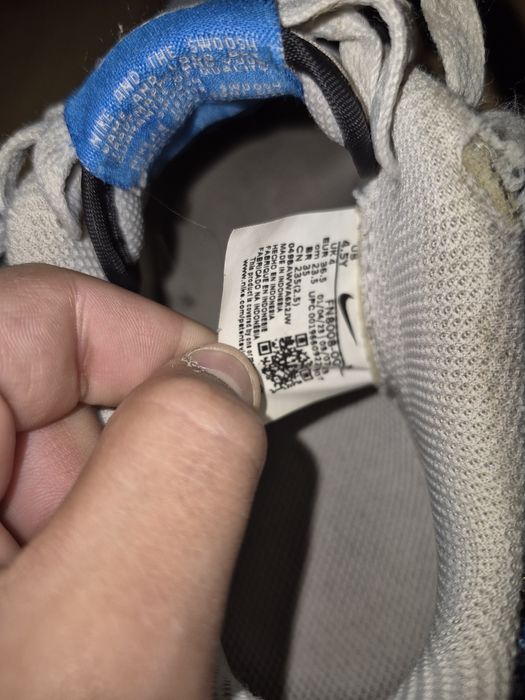 Vând AFI albi cu negru și albastru la cel mai bun pret‼️