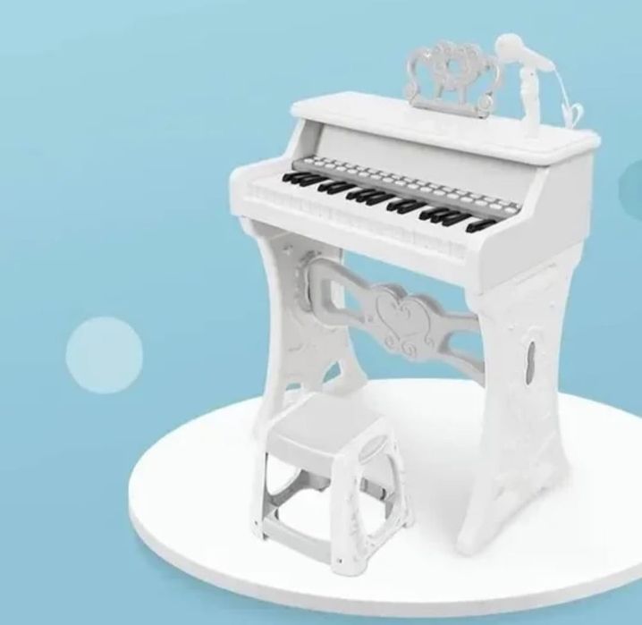 Пианино с микрофоном