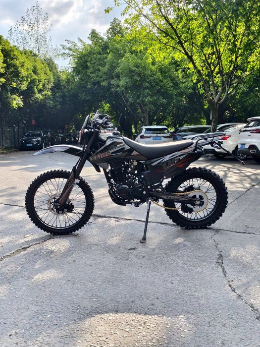 Мотоцикл эндуро.