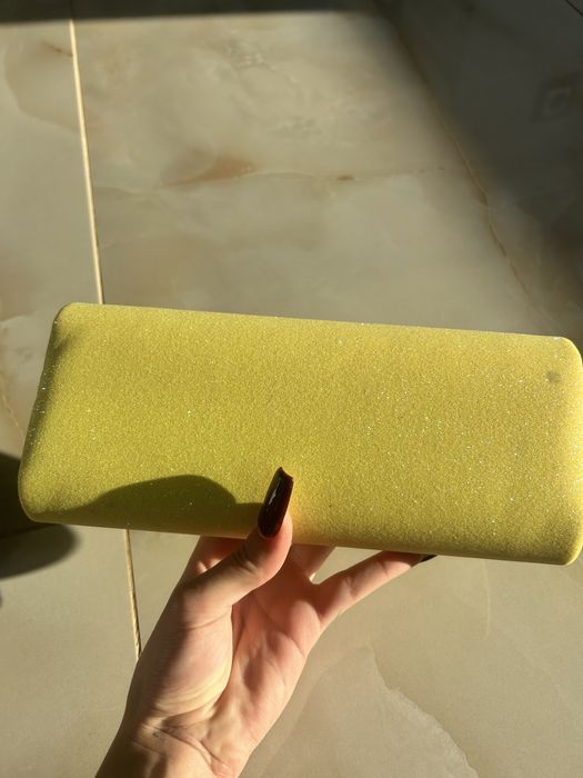 Продавам тези чанти