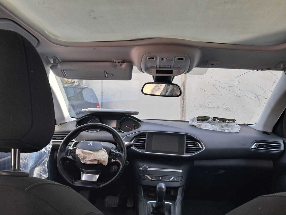 Dezmembrez PEUGEOT 308  1.5 HDI motor YHZ transmisie automata an 2019