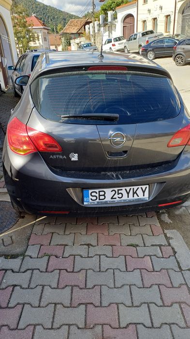 Vând opel astra j2010