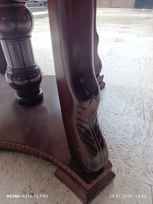 Продам круглый стол из дерево