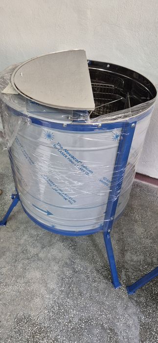 Centrifuga pentru extras miere