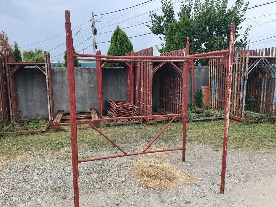 Popi și schele de vanzare și de inchiriat.