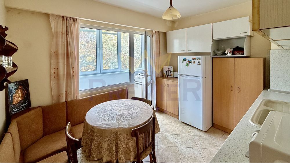 Продава се Четиристаен апартамент в Варна, Цветен квартал - 96 кв.м за 1719 €/кв.м - Снимка #3