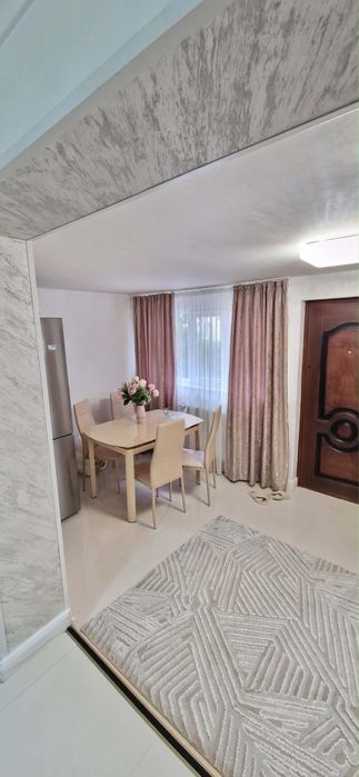 Vand  apartament 3 camere + gradin, complet mobilat si utilat!