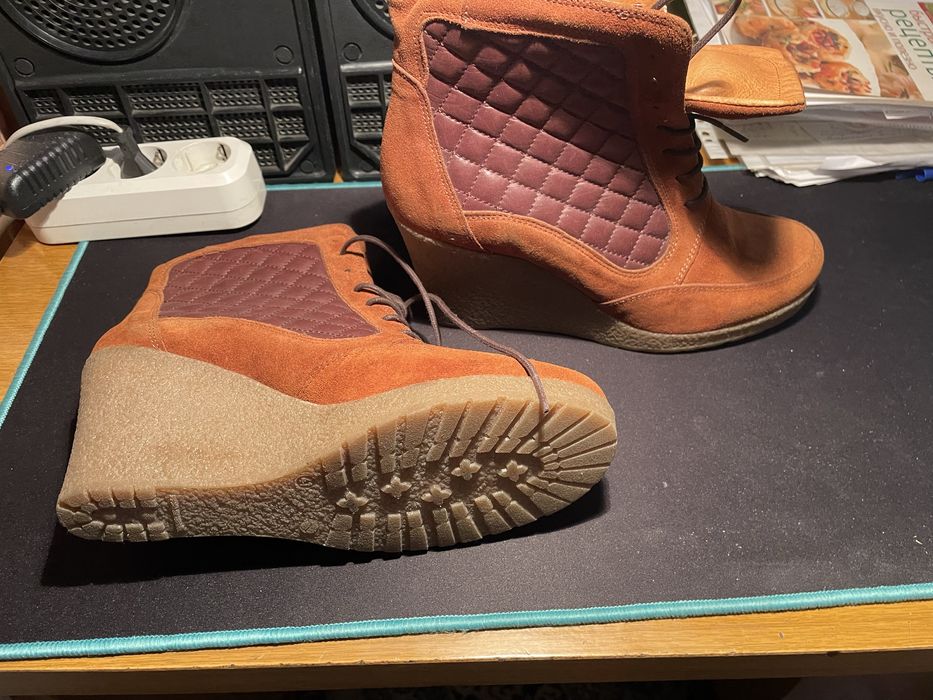 Продаю демисезонные ботинки и туфли.  5000 тенге