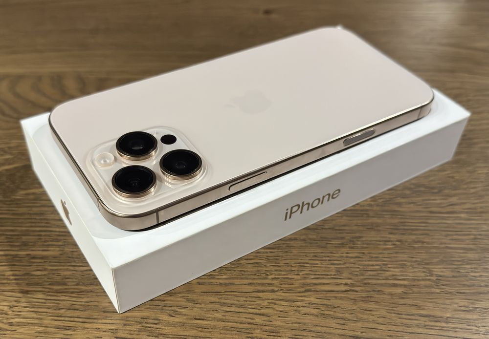 Apple iPhone 16 Pro Max 256GB Desert Titanium НЕ е 17 Pro Max Air
