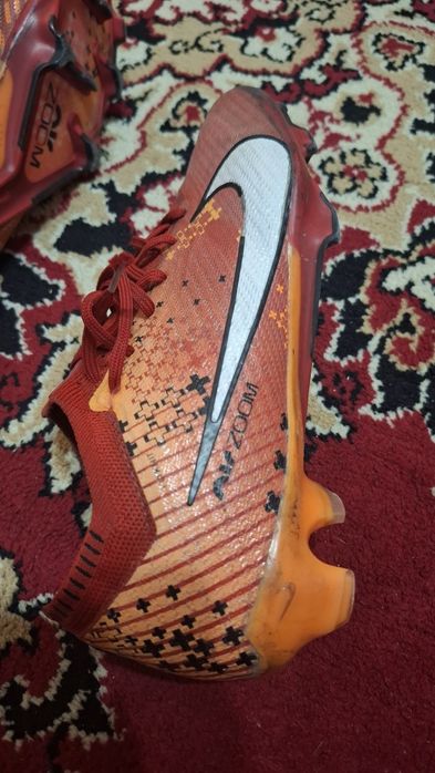 Бутсы и сороконожки