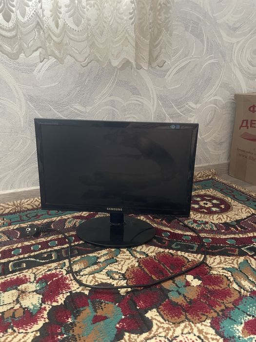 Монитор 19 дюьма