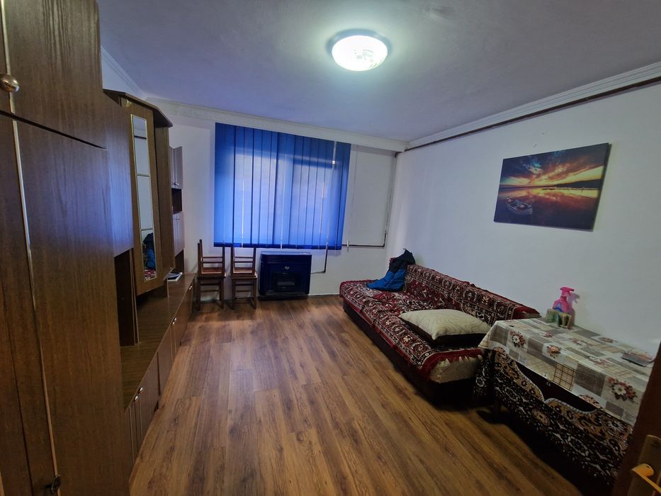 Vând camera de cămin!