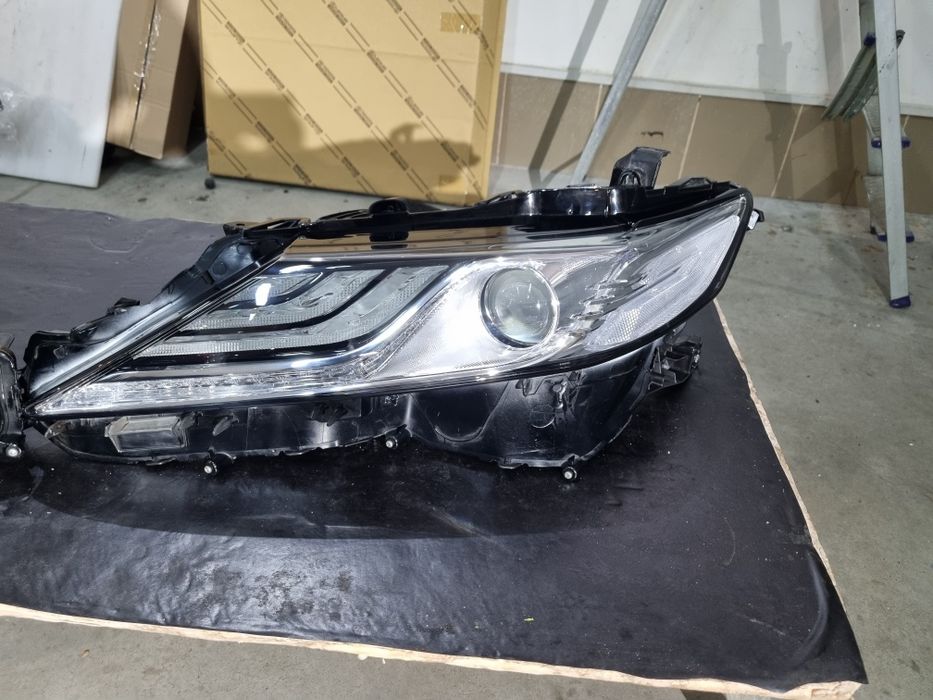 Фара левая правая camry 70-75