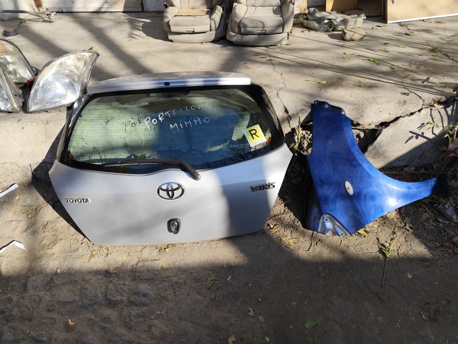 Заден капак и десен калник за toyota yaris от 2005 до 2009