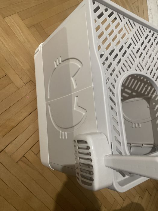 Vand litiera pentru pisici