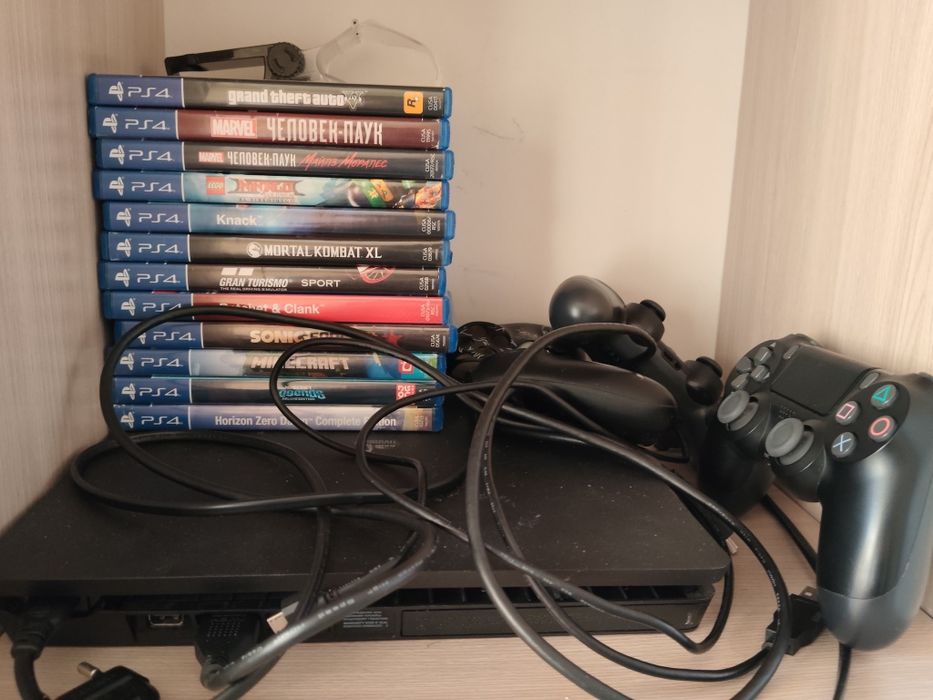 Playstation 4 slim