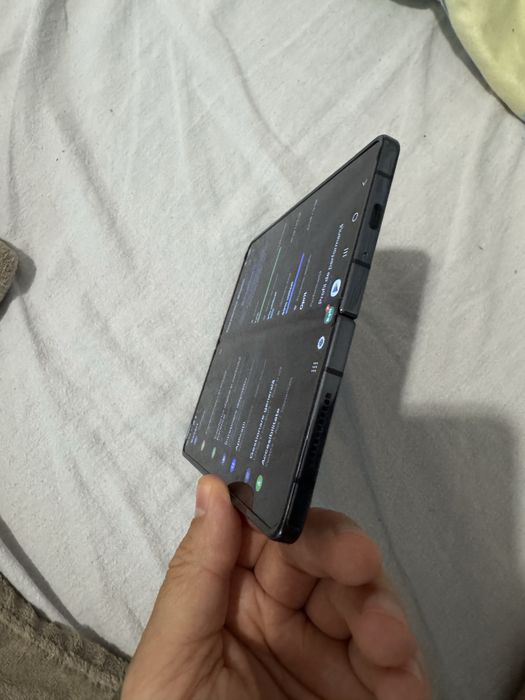 Samsung Galaxy Z Fold 4   -  512GB de stocare, evaluat la 9.2/10 pentru aspectul sau