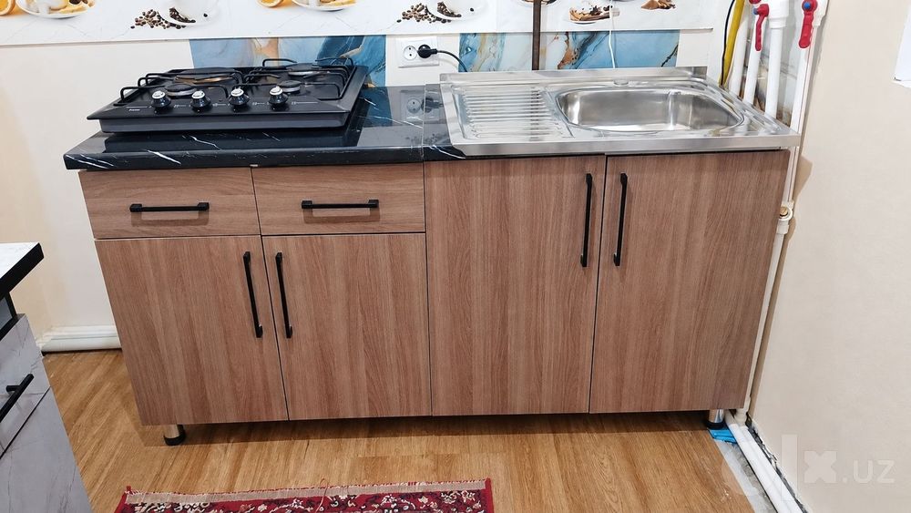 Kuxilniy mebel sotiladi 1.55 sm