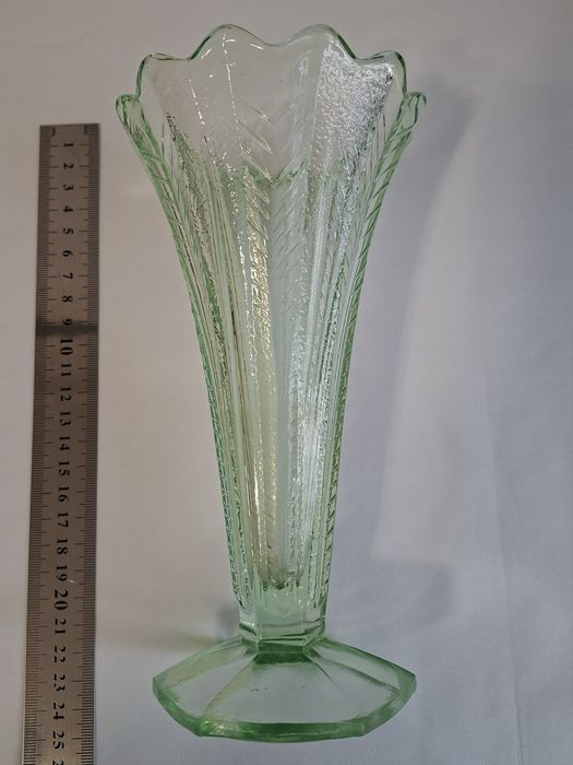 Ваза цветное стекло Неман