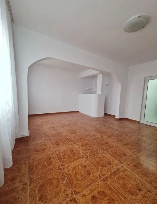 Vânzare apartament 3 camere transformat in 2 camere,in Micro 39A,pret negociabil!