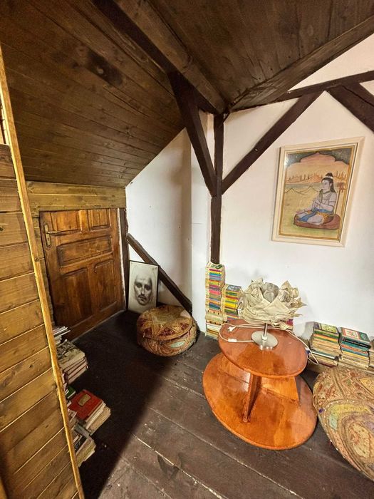 Închiriere apartament 2 camere: mansardă, Piața Regina Maria / Parcul Carol. Pet friendly