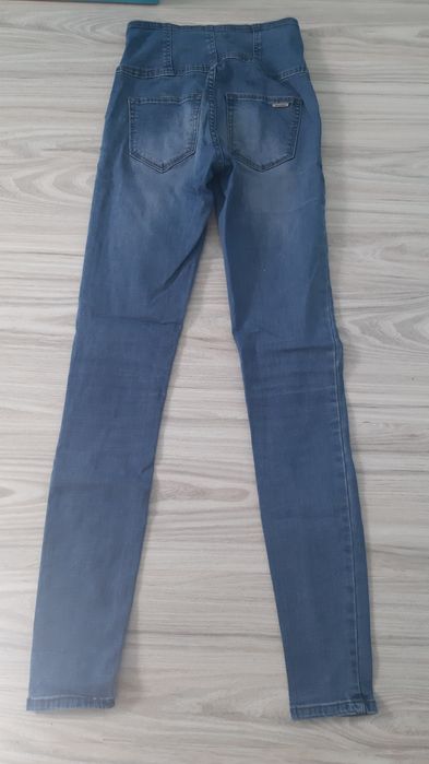 Дамски дънки размер xs