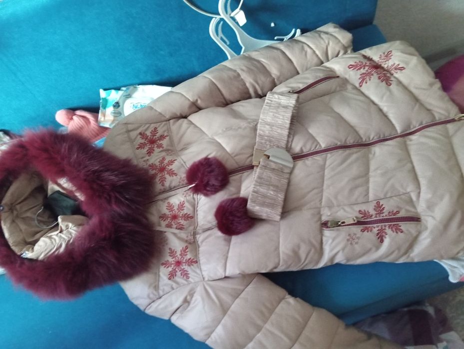 Пуховик новый с капюшоном