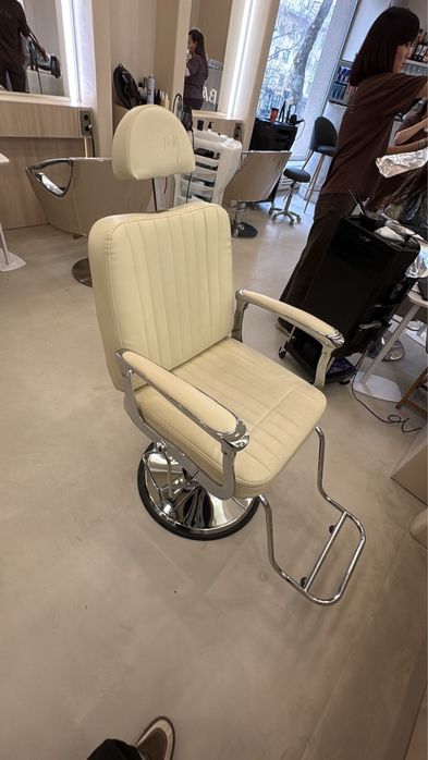 Продам кресла для парикмахеров   цены разные
