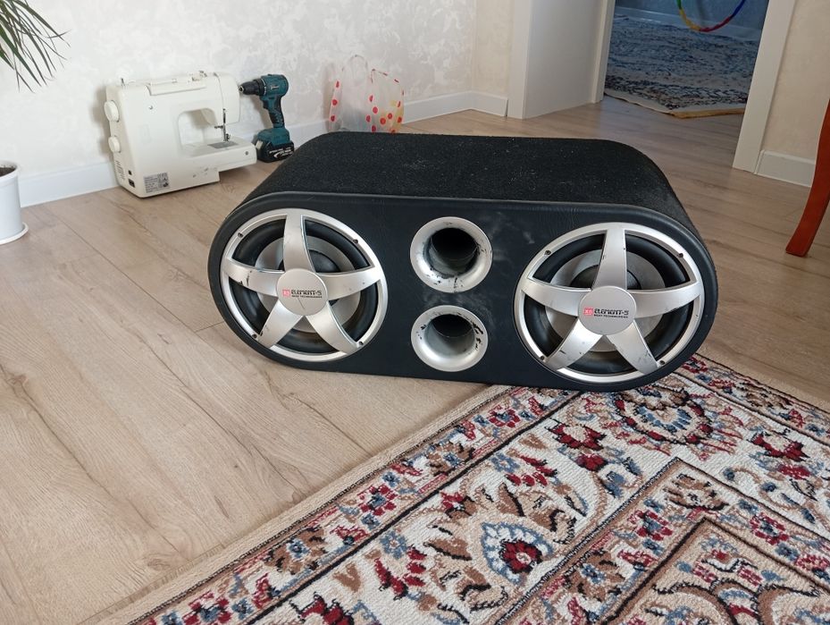 Автомобильный сабвуфер