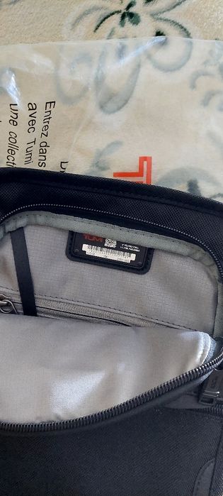 Продам сумку через  плечо tumi