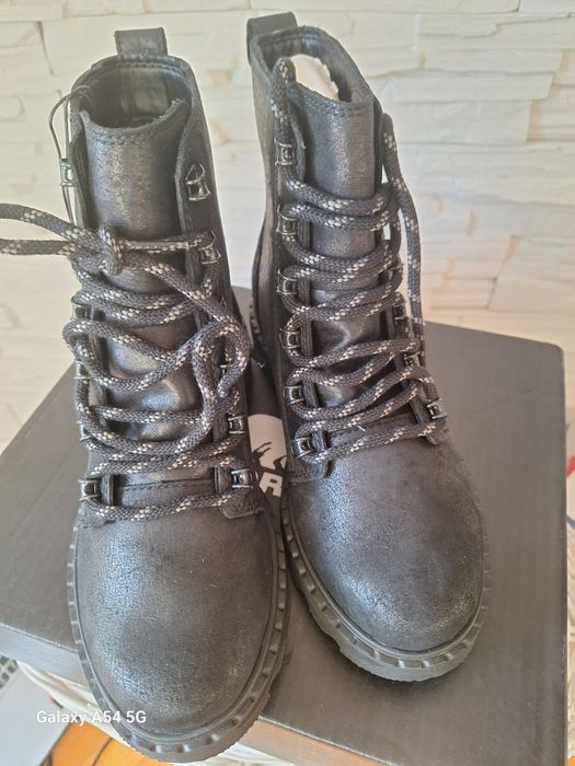 Чисто нови боти "Sorel",номер 36