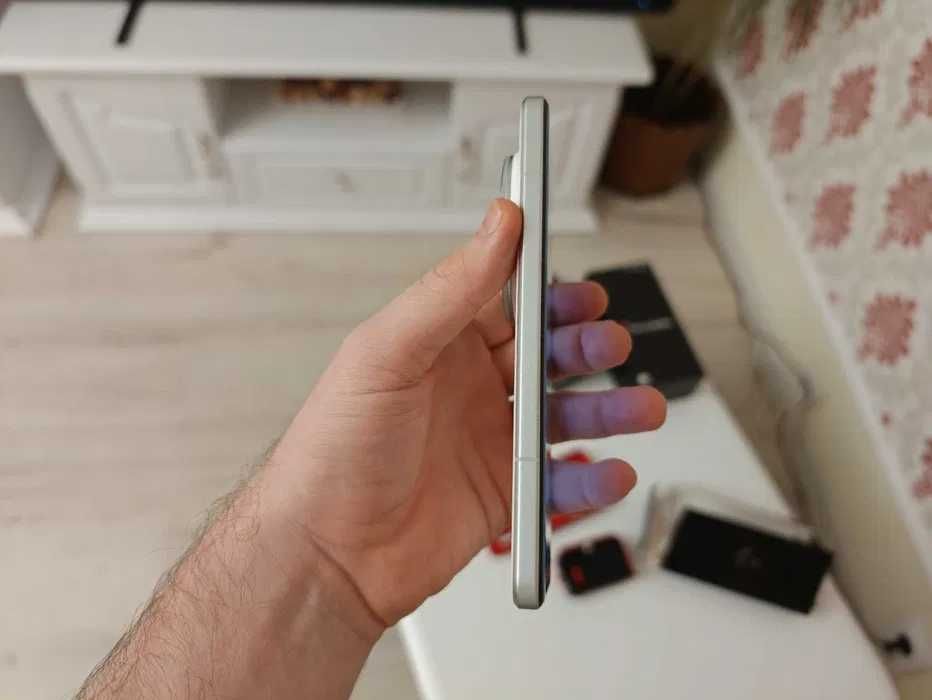 Se vinde XIAOMI 15 ULTRA 16GB / 512 RAM