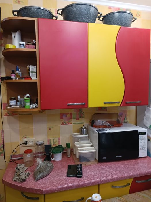 Кухонный гарнитур б/у .