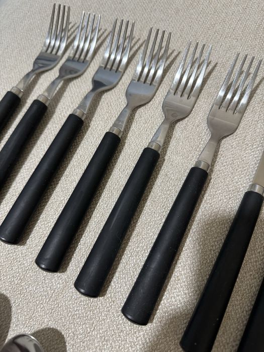 Комплект прибори за хранене