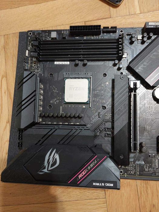 AMD Ryzen 5 5600X + Asus Rog StriX B550-F Gaming