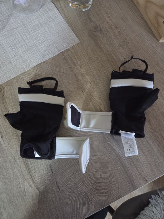 Kick-box ръкавици