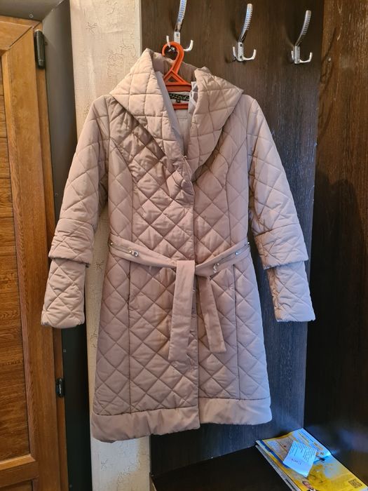 Продам осеннюю куртку ICON  Турция в отличном состоянии