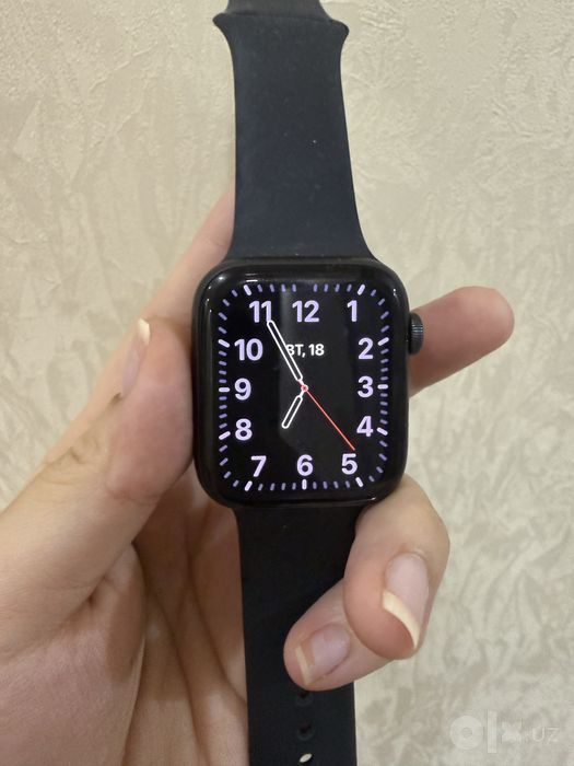 Продам часы Apple watch se