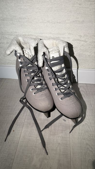 коньки женские.