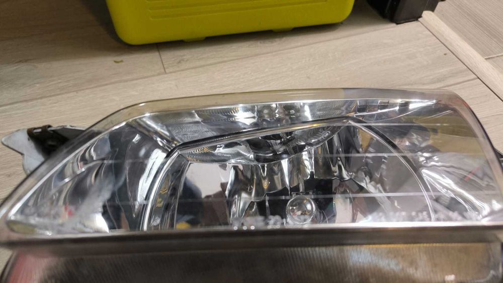 Far Mazda 323 P BA 10.1996-12.2000, 323BH 10.1996-12.1998 TYC stanga