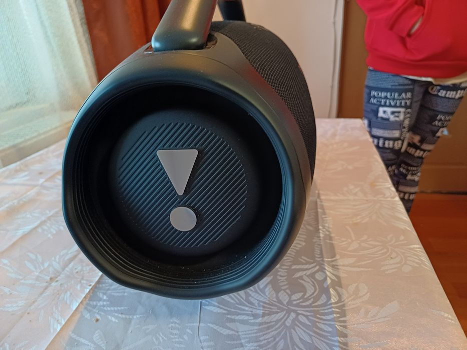 Vând boxa jbl bombox 3