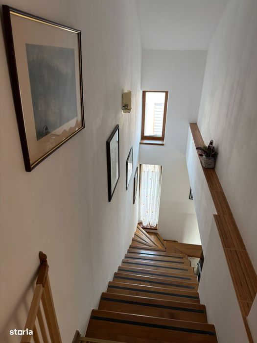 Apartament 3 camere decomandate, dispus pe două nivele