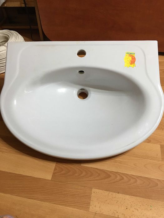 Раковина для ванной -Сантекс  чистая в норм состоянии