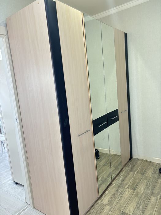 Продам спальный шкаф