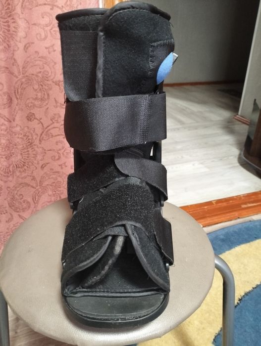 Продам голеностопный фиксатор