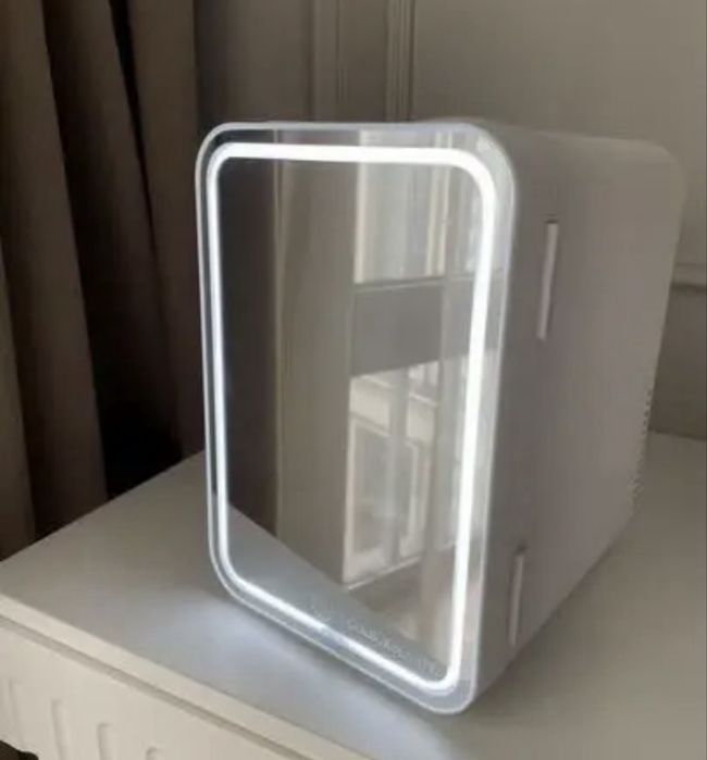 Продам холодильник для косметики