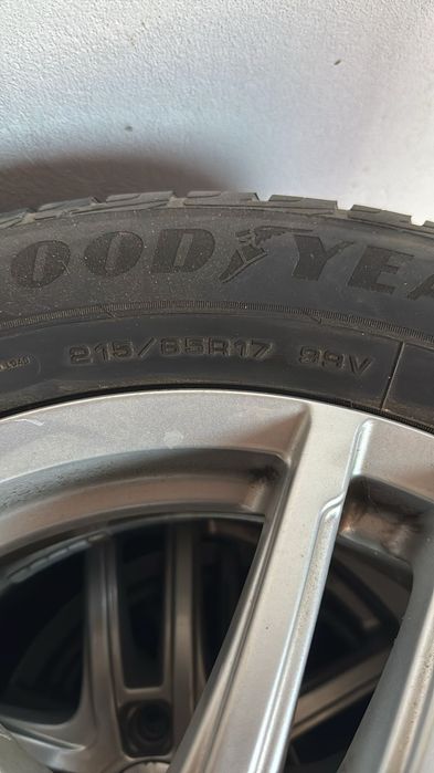 Anvelope iarna Goodyear UltraGrip 215/65R17 cu Jante aliaj Dezent